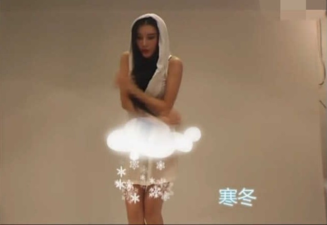 美女湿身报天气Show性感身材_要玩官网