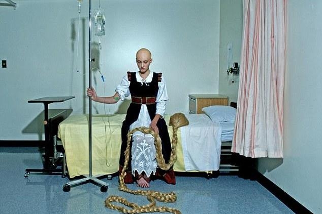 面对现实长发公主病重剃光头